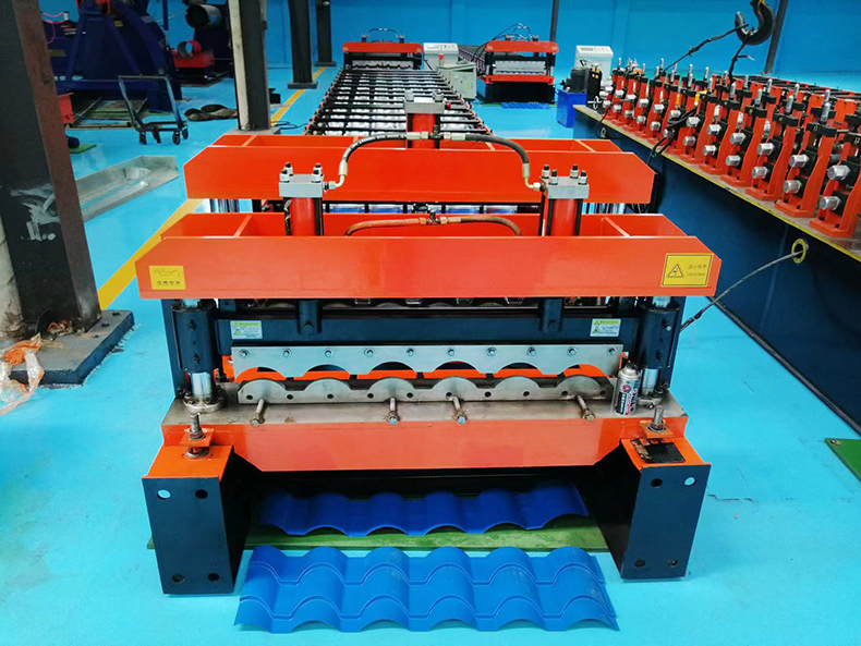 Hot Sale Automatic Color Steel Profile Metal Standard Euro Roof Tile Cold Roll Forming Machine Máquina formadora de rollos en frío de teja de techo estándar de metal de perfil de acero de color automático de venta caliente