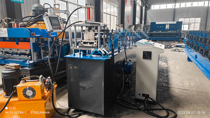 Customized Machine Roll Forming Machine Máquina formadora de rollos de máquina personalizada