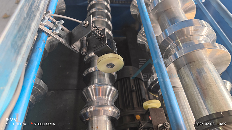 m&aacute;quina para fabricar l&aacute;minas para techos dobles