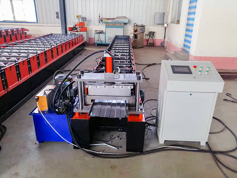 M&aacute;quina de costura alzada con autobloqueo