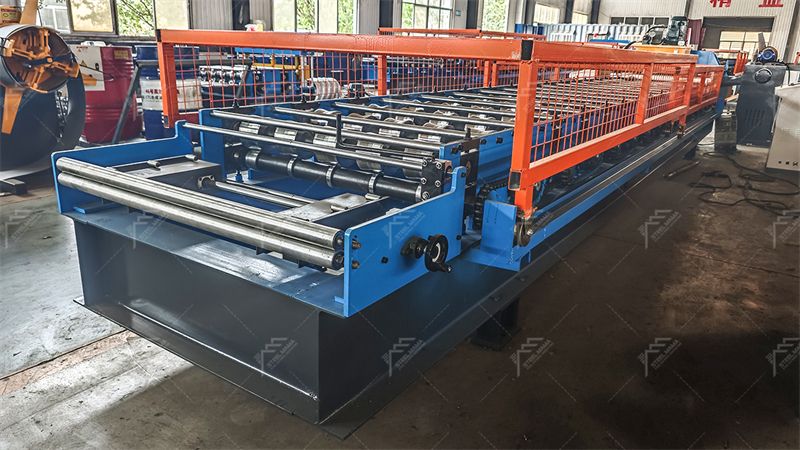 L&iacute;nea de perfilado de paneles de techo trapezoidales