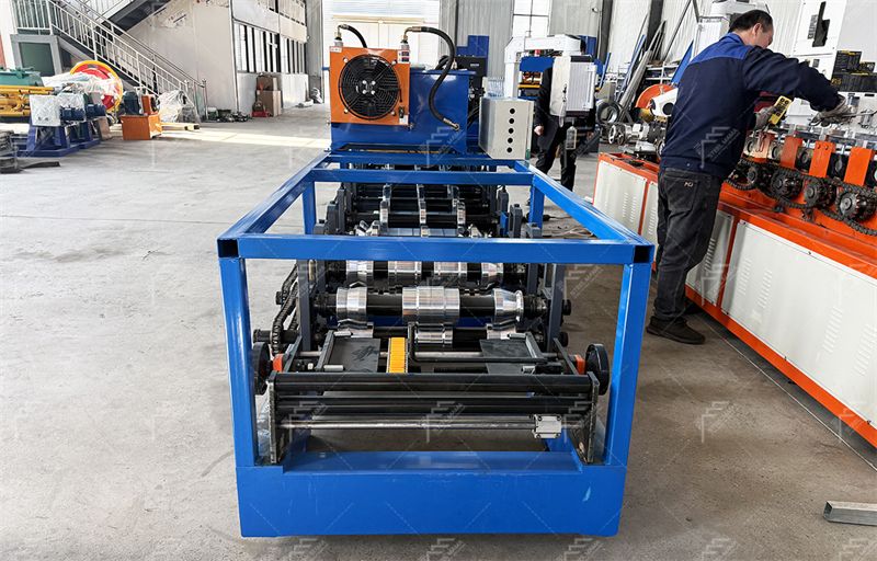 KR18 Machina de costura en pie