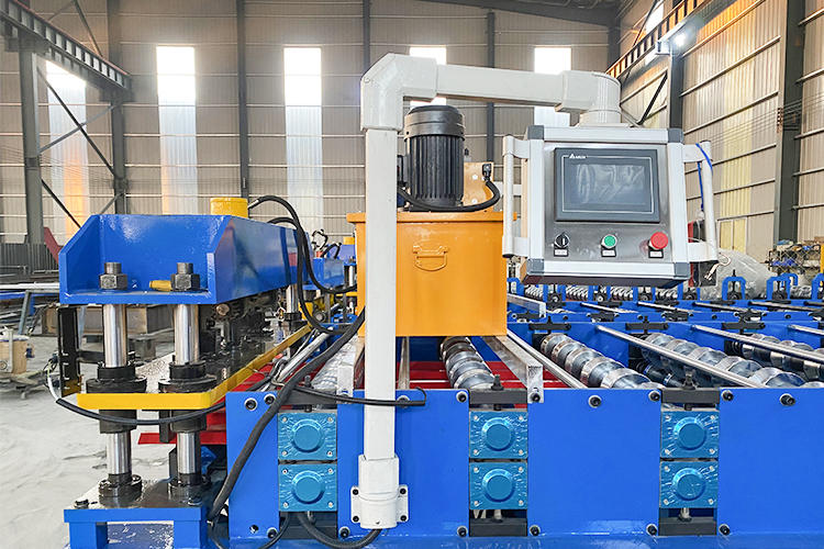 M&aacute;quina formadora de rollos de China para fabricar l&aacute;minas de techo de metal trapezoidal 1000 IBR