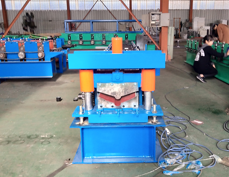 M&aacute;quina perfiladora de cumbreras 400 