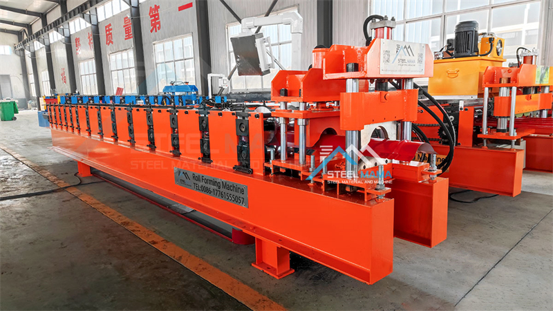 m&aacute;quina formadora de techo de paneles met&aacute;licos de cumbrera