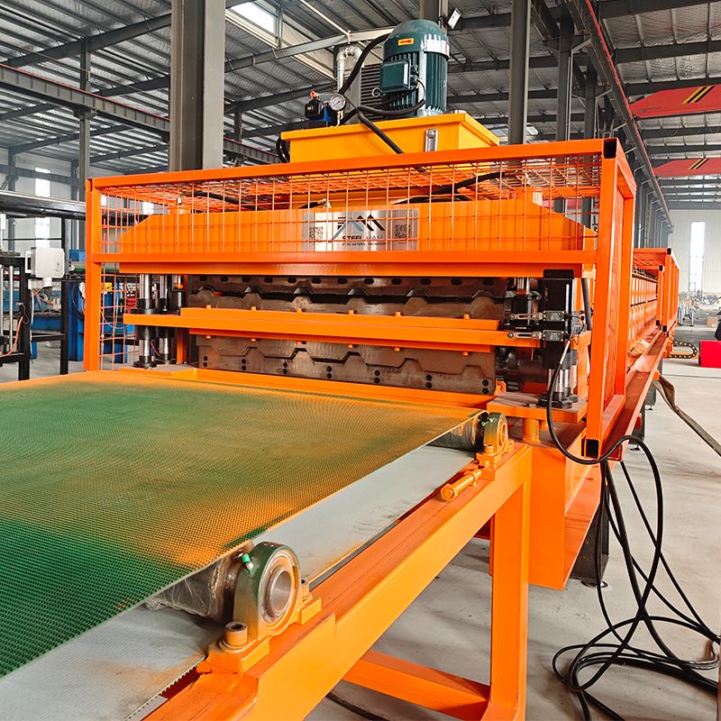 Máquina de doble capa de láminas para techos trapezoidales 1070 IBR y 1035 completamente automática popular de Alemania