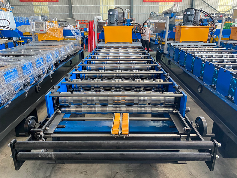 F&aacute;brica de China Perfil de chapa de techo autom&aacute;tico 868 M&aacute;quina formadora de rollos en fr&iacute;o de tejas romanas