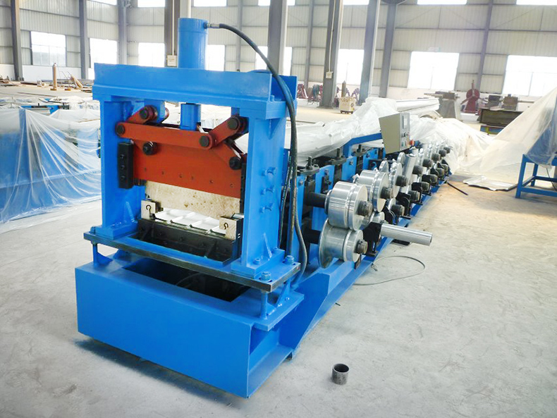 M&aacute;quina para fabricar l&aacute;minas para techos con junta alzada 450 (2)