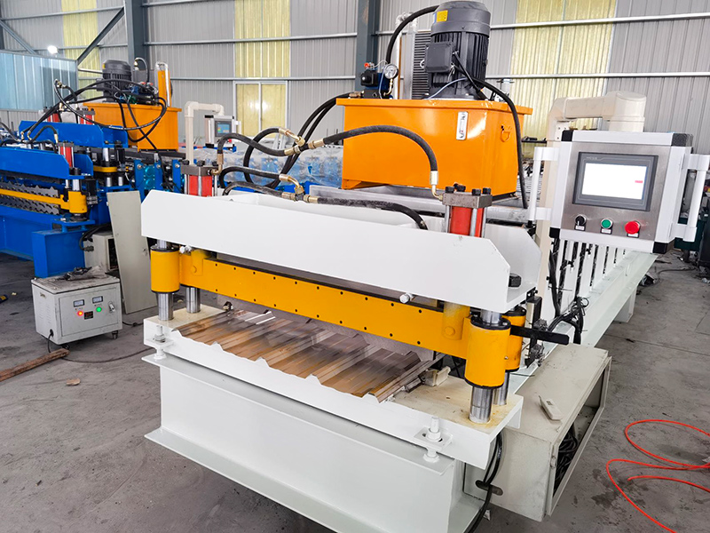 3. M&aacute;quina para techos de doble capa 840 y 900 (2)