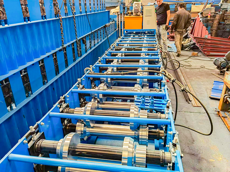 M&aacute;quina formadora de rollos de panel de techo tipo autobloqueo