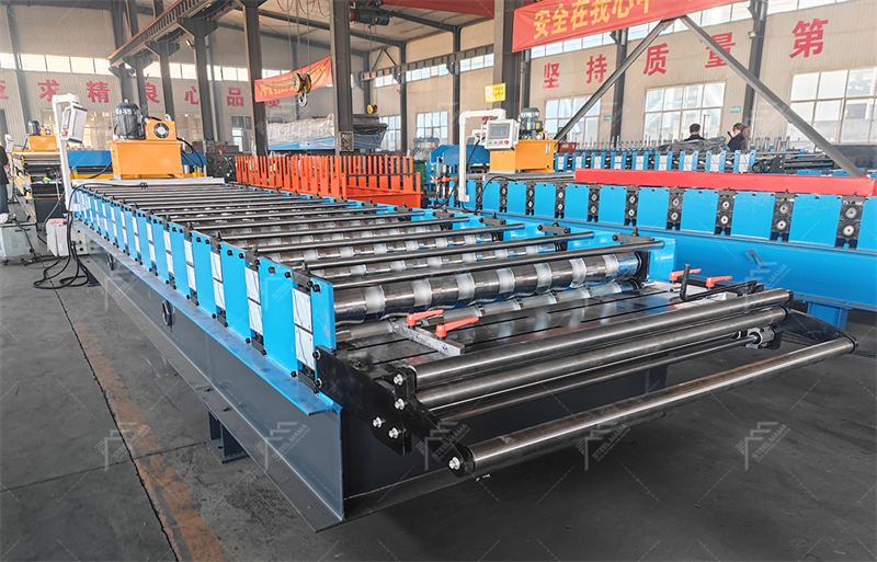 M&aacute;quina de formaci&oacute;n de rollo trapezoidal