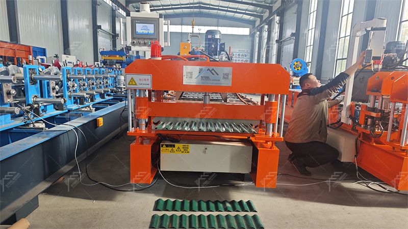 Maquinaria para formar rollos de l&aacute;minas de techo corrugadas