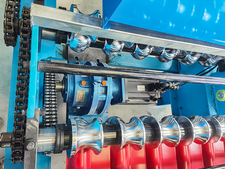 M&aacute;quina formadora de rollos de chapa de teja corrugada en maquinaria para fabricar tejas