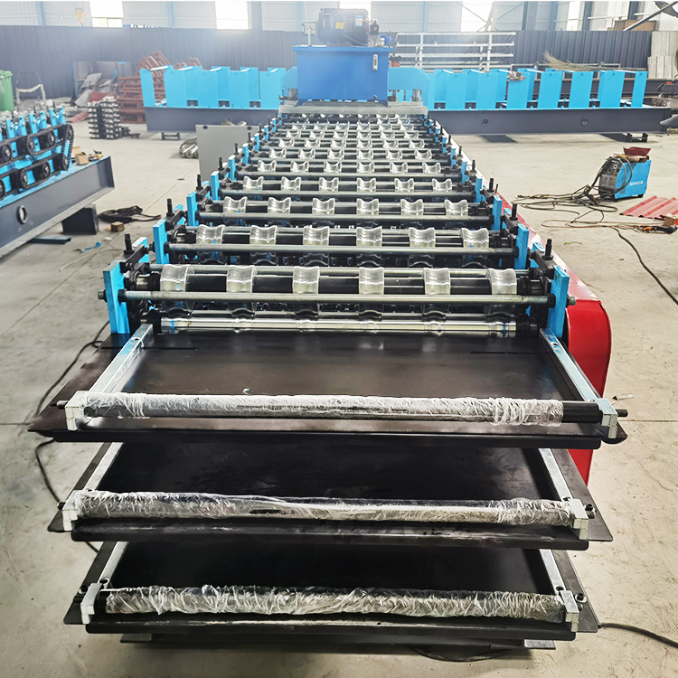 M&aacute;quina de l&aacute;minas para techos de tres capas 5