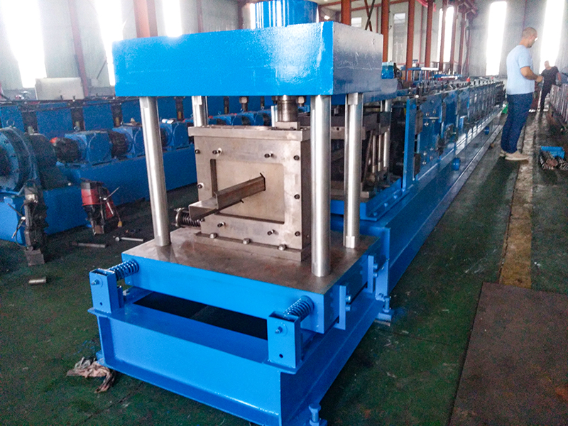 m&aacute;quina de perfil de aluminio en forma de z