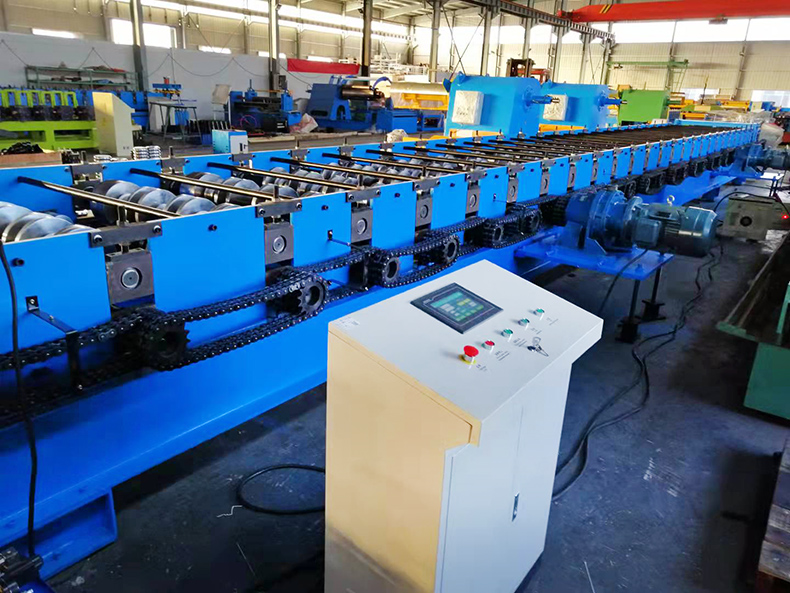 NUEVO Producto M&aacute;quina formadora de rollos de cubierta de metal M&aacute;quina para fabricar cubiertas de piso de acero galvanizado de 1020 mm