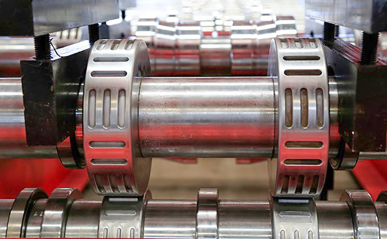 M&aacute;quina formadora de rollos de paneles para pisos