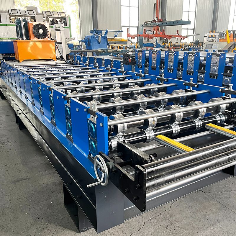 Máquina formadora de rollos de láminas de techo de tejas Q esmaltadas 800 completamente automáticas de alto nivel popular de Zimbabwe