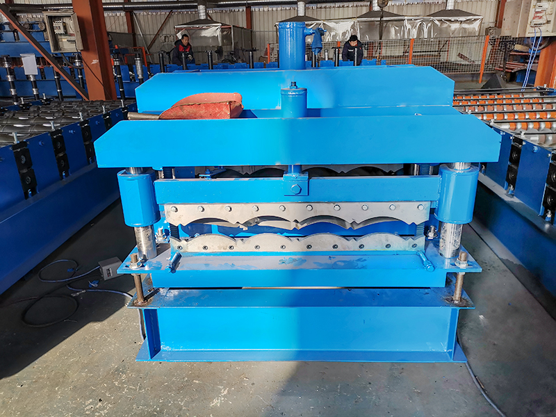 M&aacute;quina perfiladora de tejas escalonadas de aluminio