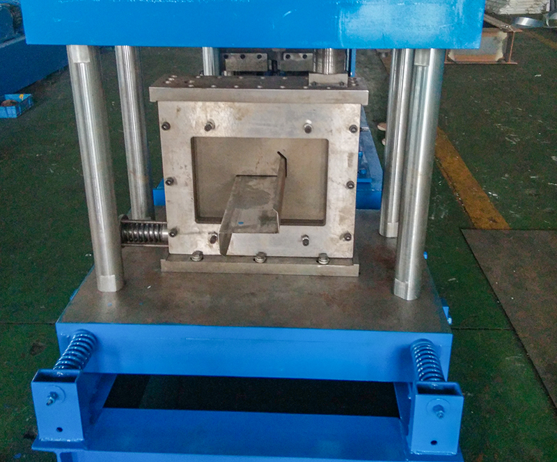 m&aacute;quina de techo de canal z