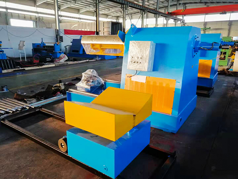 M&aacute;quina perfiladora de l&aacute;minas para pisos de 1020 mm de acero y metal de precisi&oacute;n de alta calidad para la venta (1)