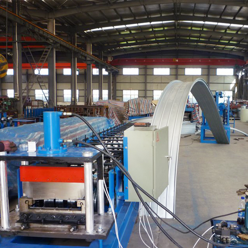 M&aacute;quina para fabricar l&aacute;minas para techos con junta alzada 450 (7)