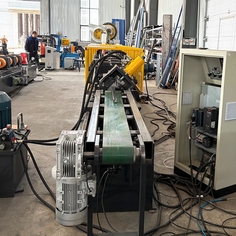 Máquina perfiladora de correas C de alta calidad de producción profesional para Rusia 