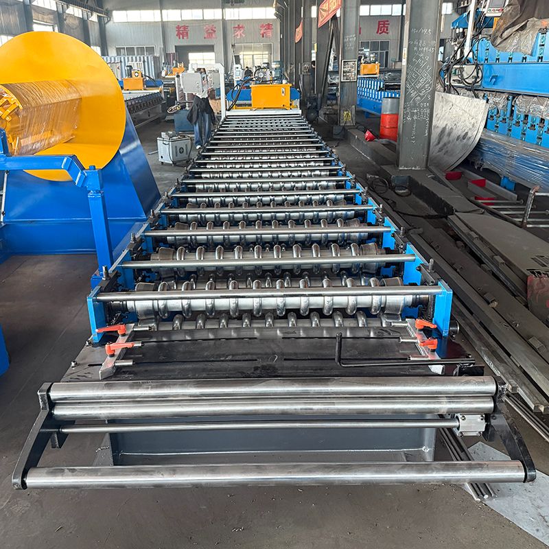 Máquina perfiladora de láminas para techos corrugados 700 de alta precisión popular de Costa de Marfil