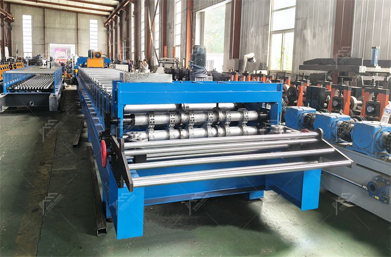 M&aacute;quinas de cubierta de piso de acero