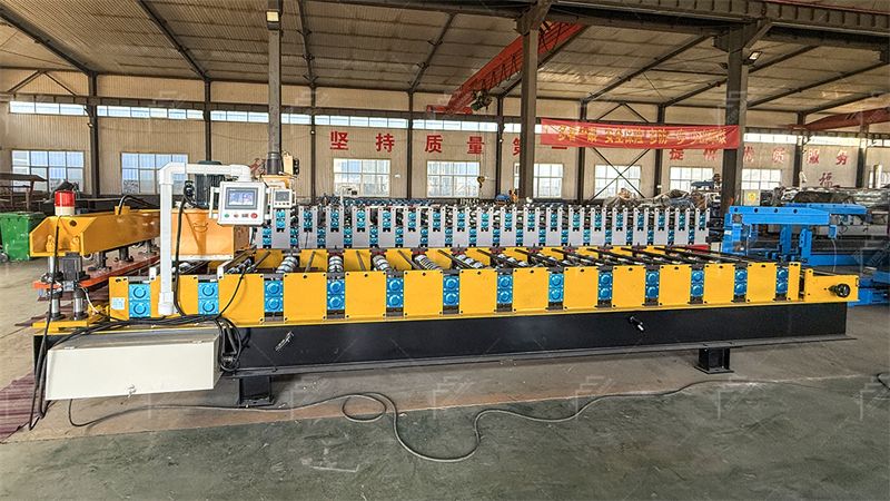 L&iacute;nea de perfilado de paneles de techo trapezoidales