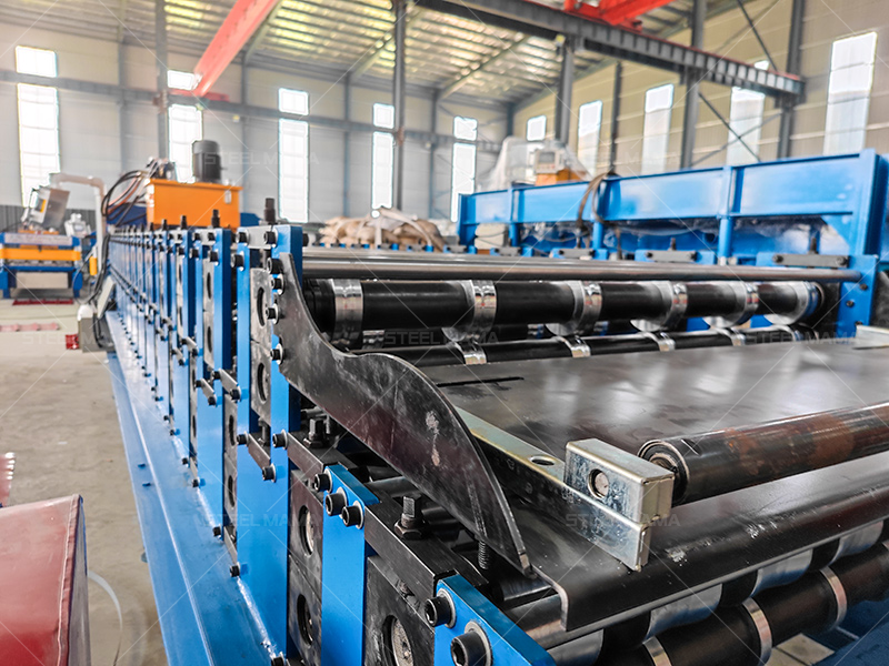 M&aacute;quina perfiladora de paneles de techo de metal pintado de doble capa