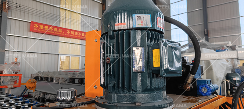 M&aacute;quina formadora de rollos de tejas de acero esmaltado para tejas escalonadas