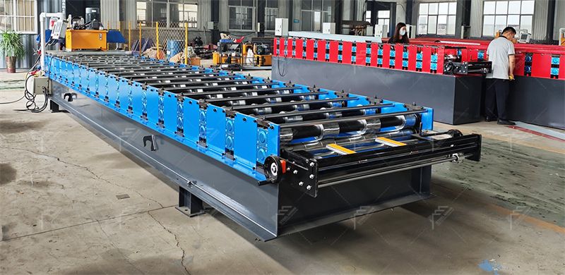 M&aacute;quina para fabricar l&aacute;minas para techos de perfil trapezoidal