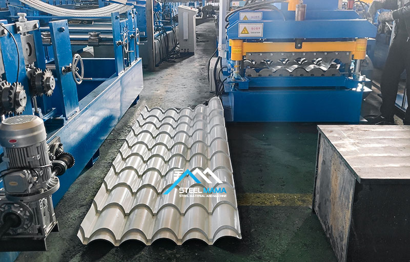 m&aacute;quina de tejas de metal de color