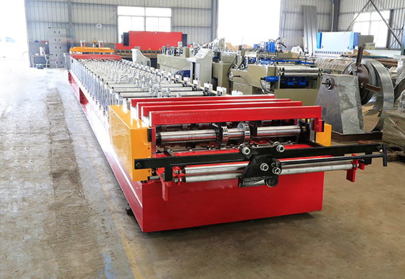 M&aacute;quina formadora de rollos de paneles para pisos