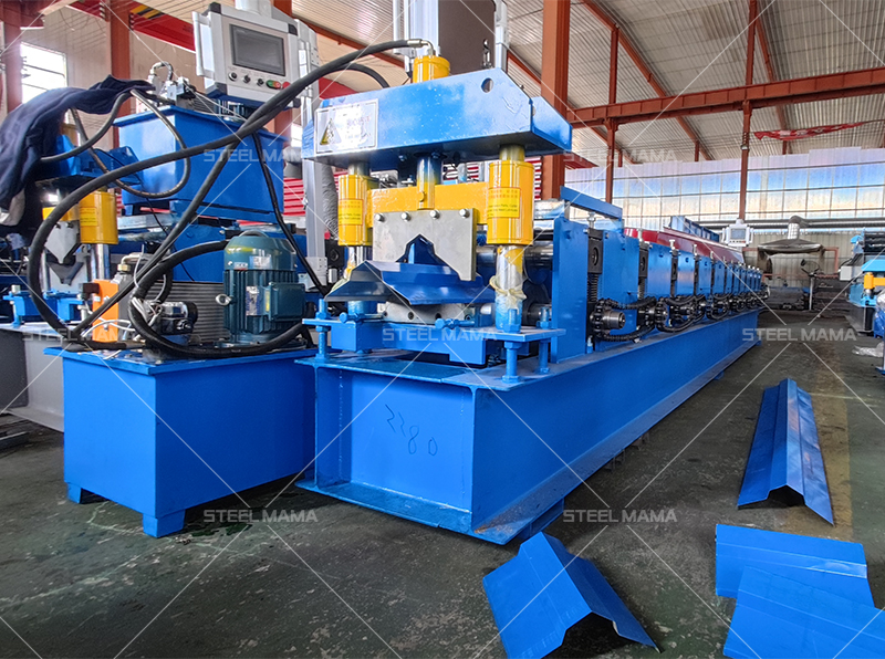 m&aacute;quina formadora de rollos de cumbrera autom&aacute;tica