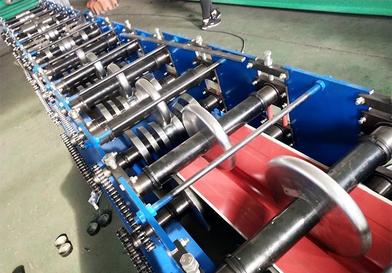 M&aacute;quina perfiladora de cumbreras 400 