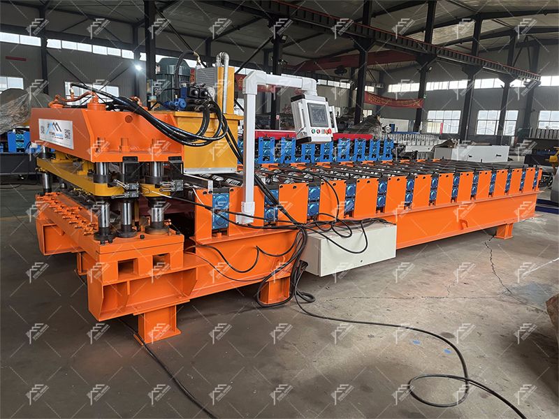 M&aacute;quina para fabricar l&aacute;minas para techos de tejas esmaltadas