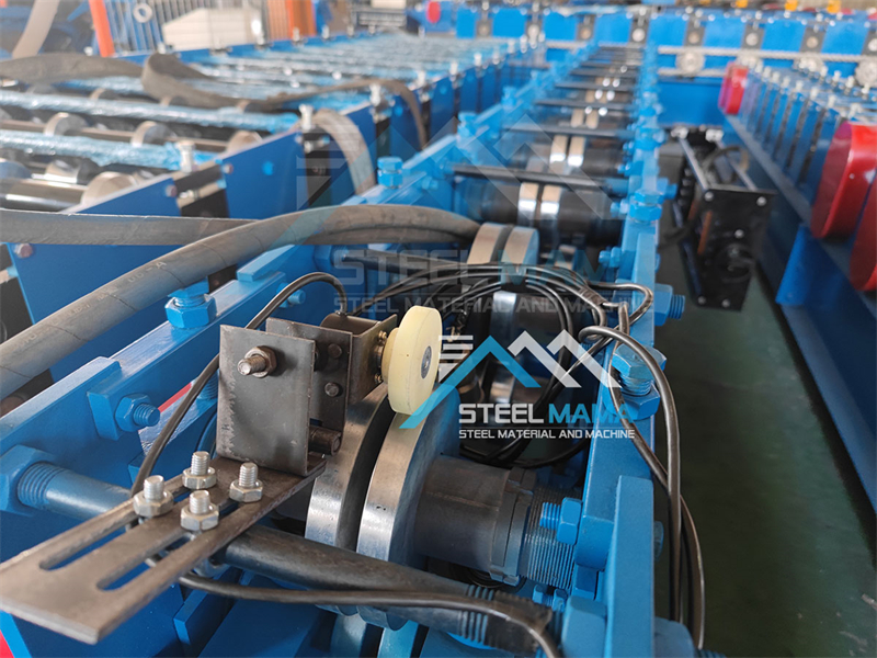 M&aacute;quina formadora de rollos de correas en U autom&aacute;tica