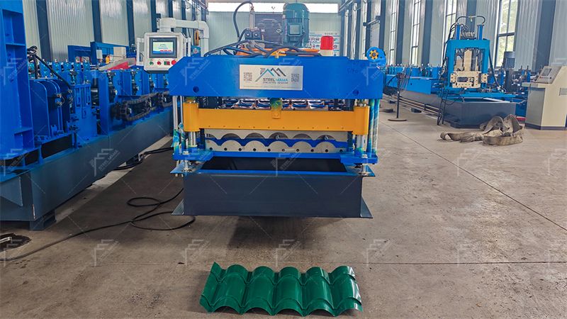 M&aacute;quina formadora de rollos de tejas met&aacute;licas