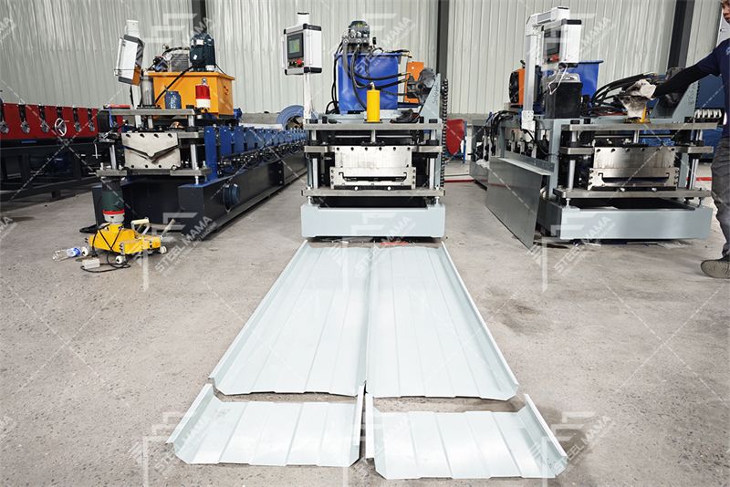 M&aacute;quina de costura de techo de metal con costura alzada