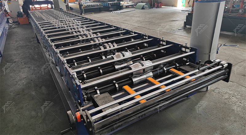 m&aacute;quina de chapa para techos de metal