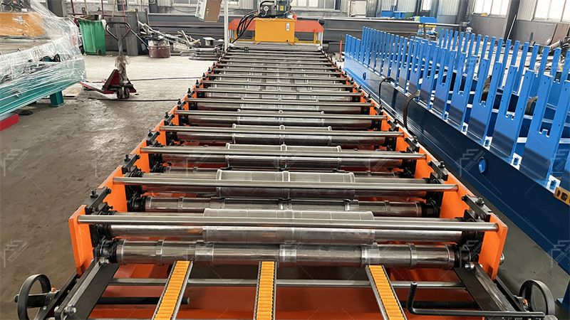 M&aacute;quina perfiladora de l&aacute;minas para techos de metal IBR