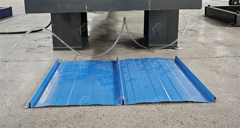 M&aacute;quina de rollita de costura de pie F&aacute;brica