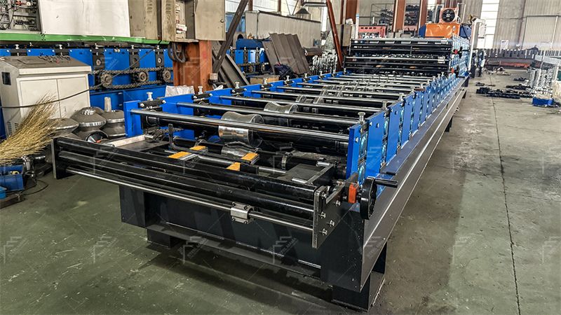 M&aacute;quina enrolladora de tres tejas