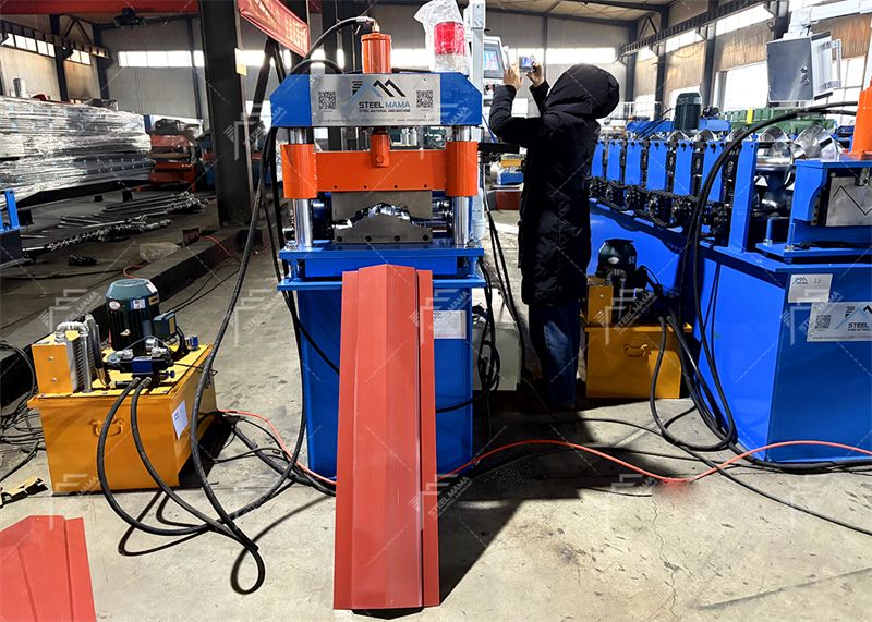 m&aacute;quina de formaci&oacute;n de rollo de tapping de cresta