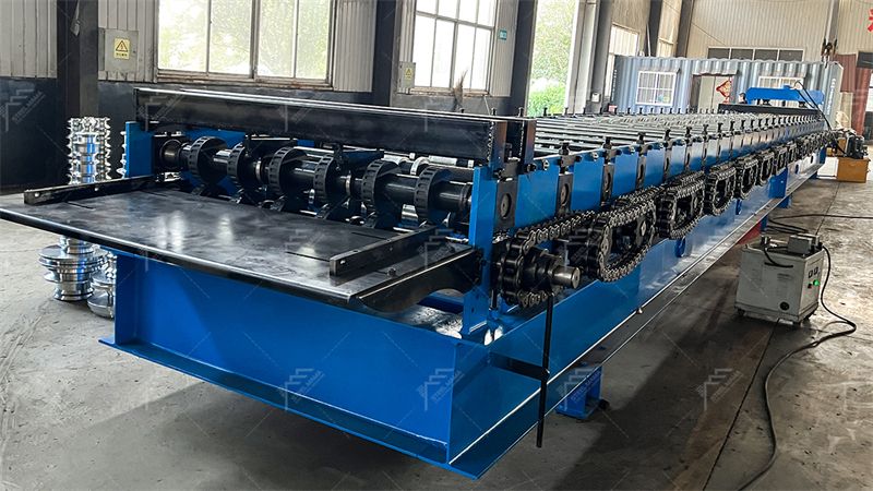 M&aacute;quina formadora de rollos de paneles de cubierta de piso hidr&aacute;ulico