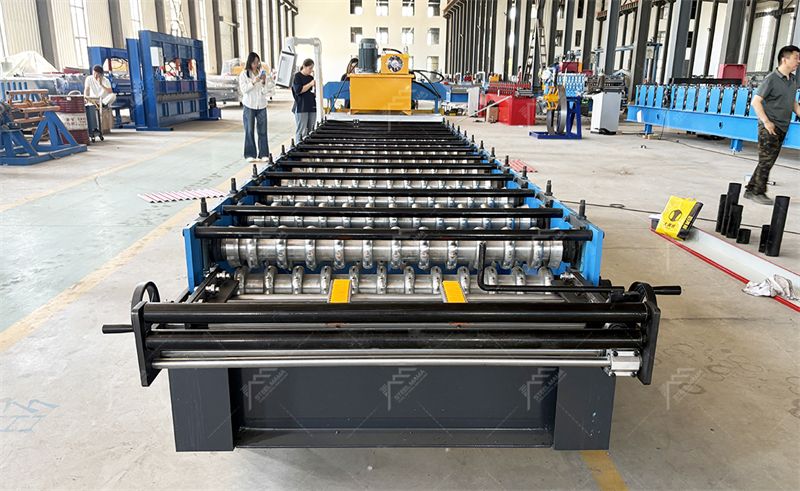 M&aacute;quina formadora de techos de acero corrugado