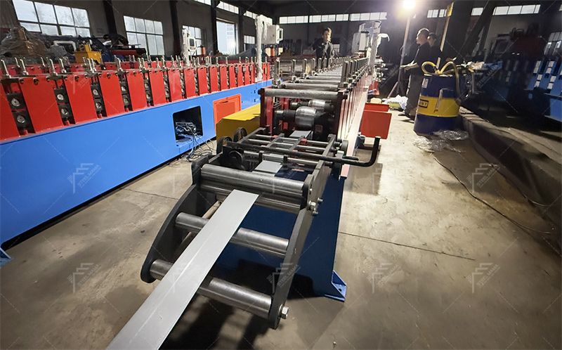 Precio de la m&aacute;quina formadora de rollos con clip de costura permanente Kr18