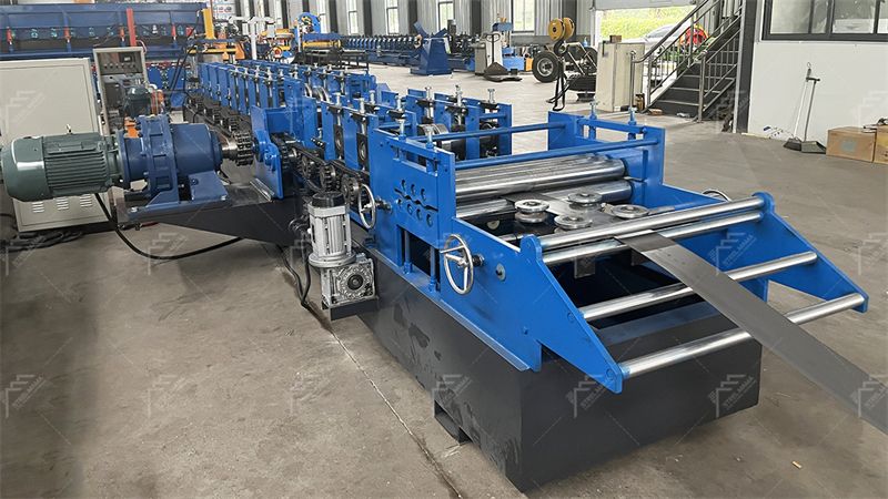 Proveedor de m&aacute;quinas perfiladoras de postes de acero